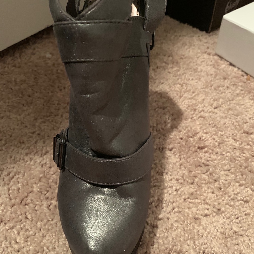 Booties - Picture 4 of 4